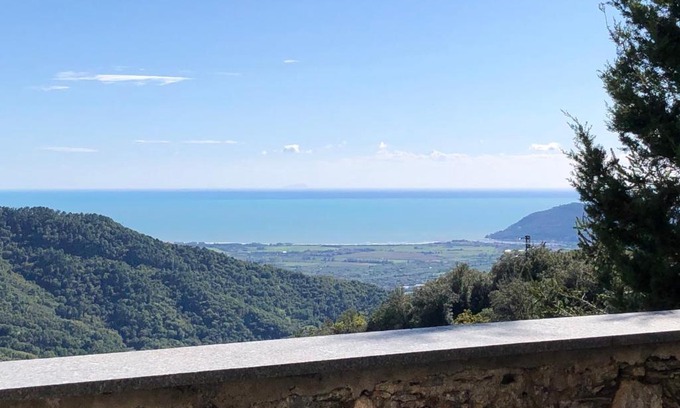 Fosdinovo Apartment | Papiriana la casa del borgo breathtaking sea wiew