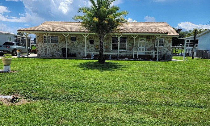 Taylor Creek House | Paradise Awaits the Fisherman