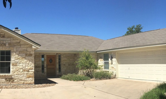 Morgans Point Resort House | PARADISE FOUND! Relaxing Lake Front Property Near ATX, Temple and Waco