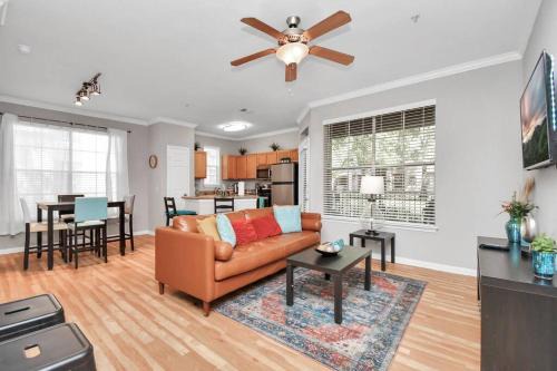 Woodlake - Briar Meadow Apartment | Paradise Parkway 3 Beds Near Galleria With Garage