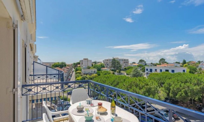 Pontaillac Apartment | Parc de Pontaillac by Interhome