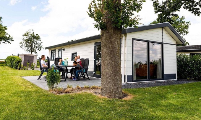 Cromvoirt Ski Chalet | ✓ Parel at Résidence de Leuvert ✓ Holiday home for 5 persons ✓ Located near Den Bosch (Noord-Brabant) ✓ Near De IJzeren Man ✓ Book directly through the park