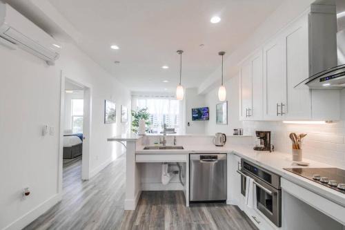 University Heights Apartment | Park Blvd Paradise 303 king bed With a private Spa