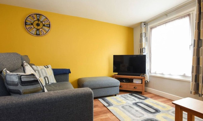 Gosport Apartment | Parkside Haven | 2BR w/Off-Road Parking