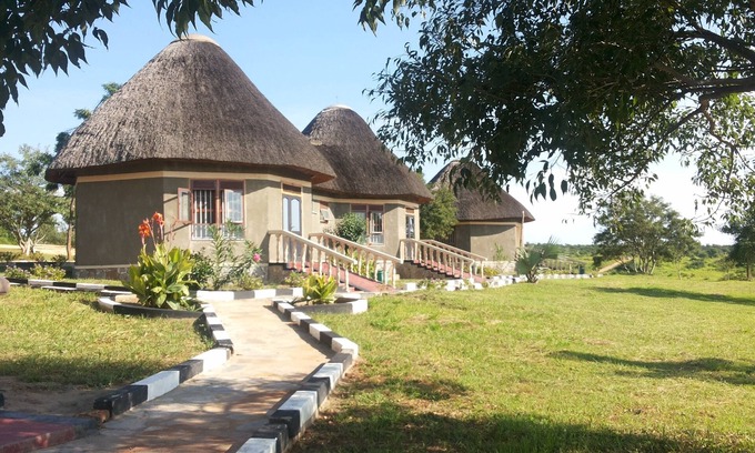 Pakwach Cabin | Parkside Safari Lodge