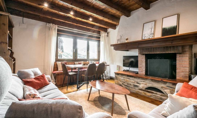 Bagergue Apartment | Parsan by SeaMount Rentals