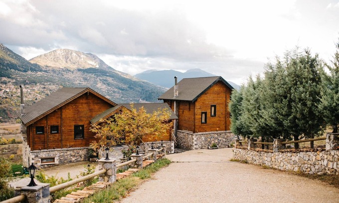 Feneos Ski Chalet | Pasithea Mountain Chalet