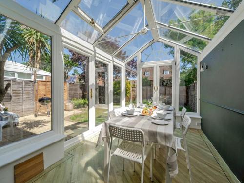 Walton-on-Thames House | Pass the Keys Spacious 3BR Home wFree Parking