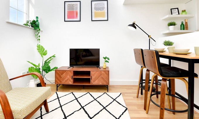 St. Thomas Apartment | Pass the Keys | The Bay Boutique-1 bed loft apartment with parking