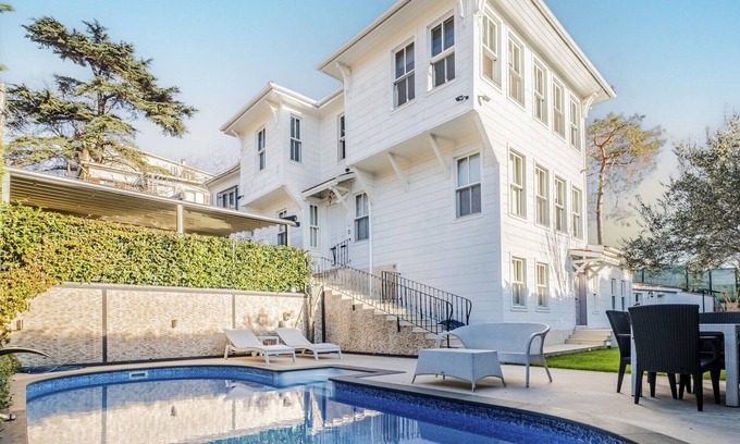 Uludag Villa | Pavilion with Bosphorus View in Anadolu Hisari