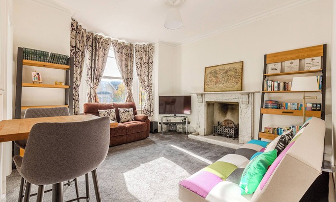 St. Leonard's Apartment | Peaceful 2BR MultiLVL apartment in Streatham