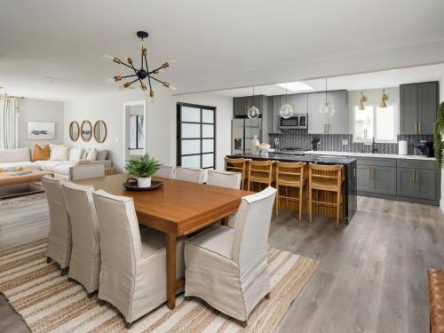 Birdland House | Peaceful 4br with Fire Pit and Huge Yard