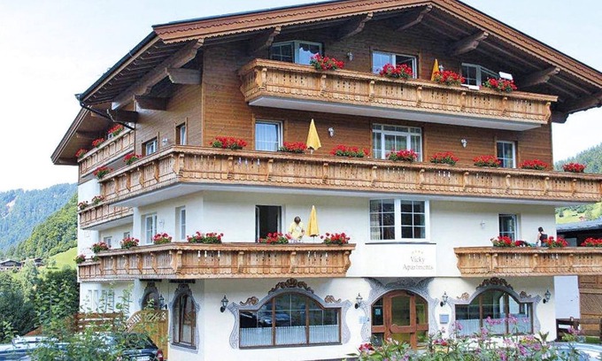 Niederau Apartment | Peaceful Balcony Retreat in Wildschönau