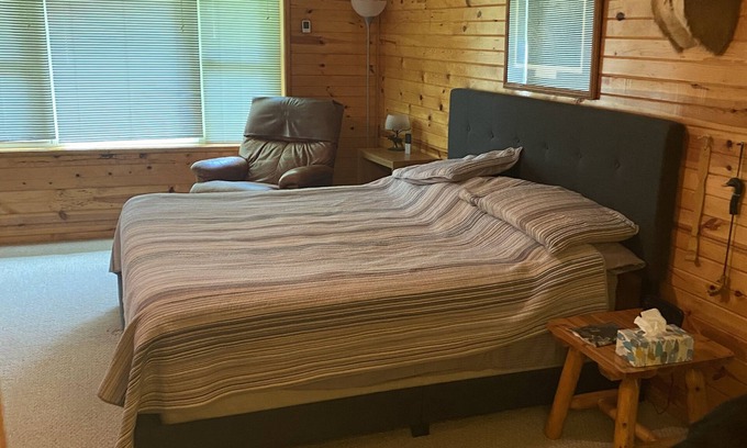 Burnside Cabin | Peaceful Cabin located in beautiful Des Moines River valley