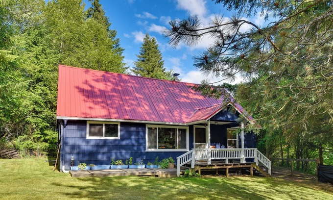 Kelso - Longview House | Peaceful + Chic Oasis: Fire Pit, Grill, Yard