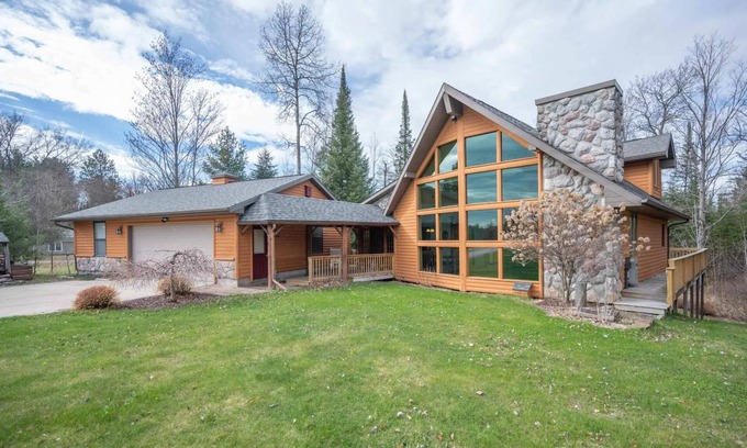 Mio House | Peaceful Getaway on Mio Pond