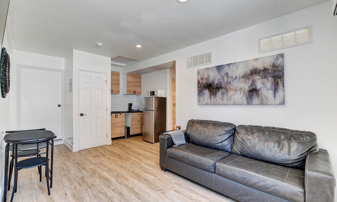 Rancho Oakey Apartment | peaceful home near downtown and the strip