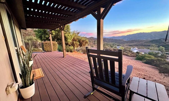 North Ridge House | Peaceful mountain getaway! Amazing sunset deck + nearby trails
