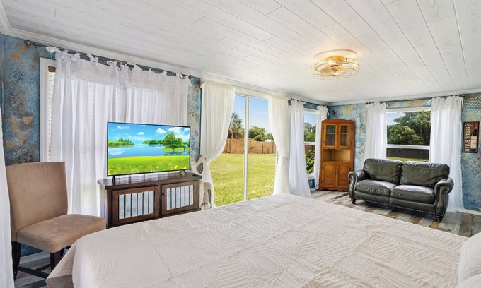 Valrico House | Peaceful - Private Hideaway - Huge Yard
