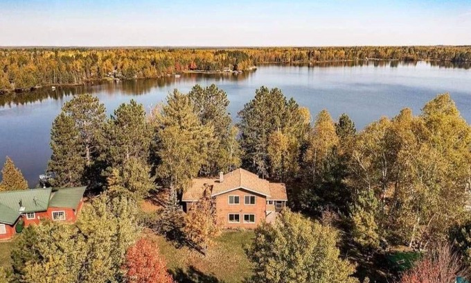 Brimson Cabin | Peaceful & Private Log Cabin Lake House