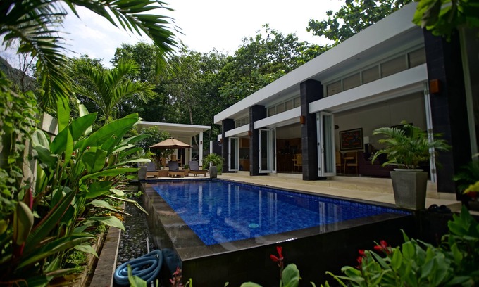 Senggigi Villa | Peaceful private villa at the border of a national park