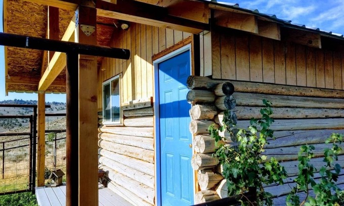 Drewsey Cabin | Peaceful, Remote Cabin + Epic Stargazing + Stunning Malheur River View