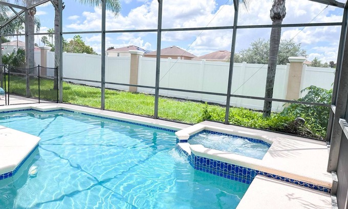 Calabay Parc Villa | Peaceful retreat - 4 bed Pool & Spa Home