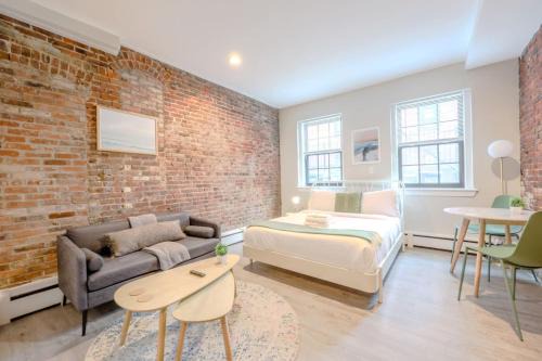 Prudential - St. Botolph Apartment | Peaceful South End Studio