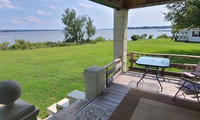Benedict Cottage | Peaceful Suite on the Water "Osprey." Sunrise over the river from your porch.
