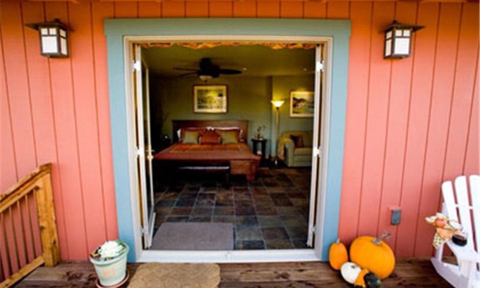 Sebastopol Hotel | Pearlessence Vineyard Inn