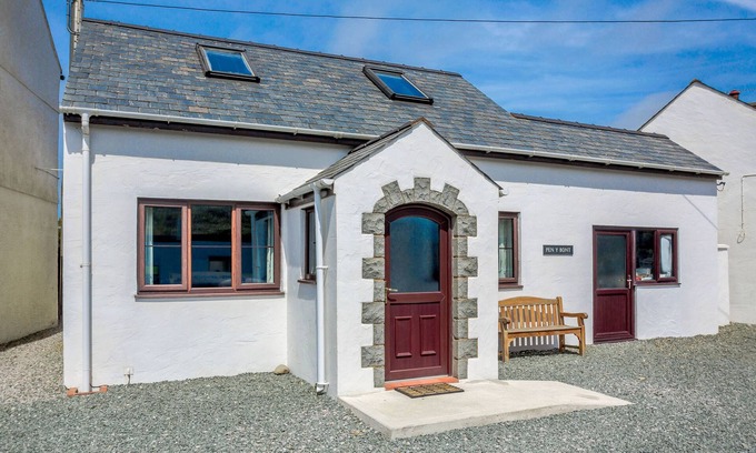 Aberdaron Cottage | PEN Y BONT, pet friendly, country holiday cottage in Aberdaron