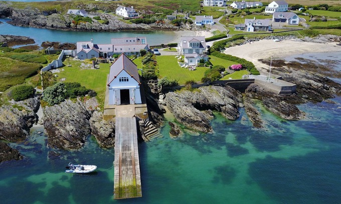 Rhoscolyn Cottage | Pen y Graig - an on the beach that sleeps 10 guests in 5 bedrooms