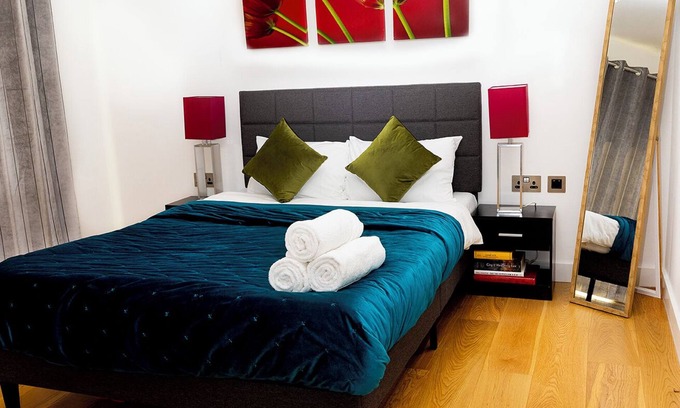 Peninsula Apartment | Peninsula Life: Stylish Greenwich 1Bed Flat