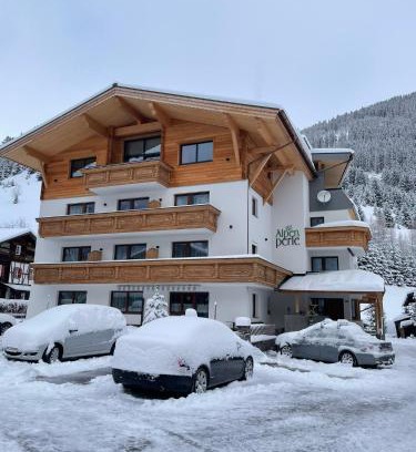 Holzgau House | Pension Alpenperle