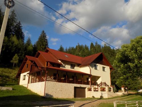 Albac House | Pensiunea agroturistică Casa Brădeana