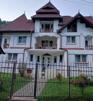 Sugag House | PENSIUNEA ANA Transalpina