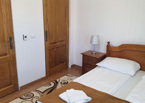 Hateg House | Pensiunea Saphira