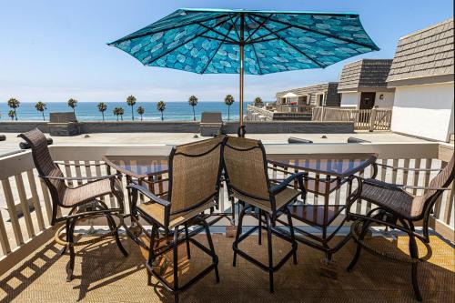 Townsite House | Penthouse Condo w/Panoramic Ocean Views at Beach Resort