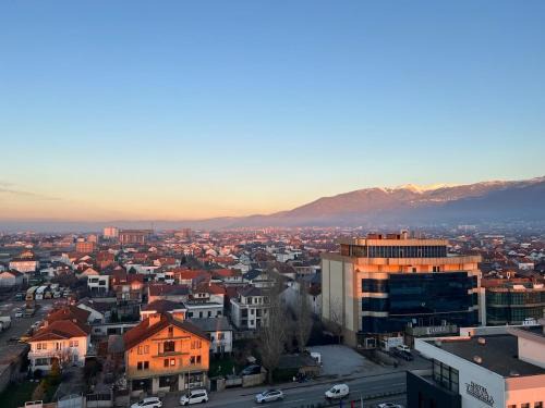 Dushanovë Apartment | Penthouse Living in Lofty Heights
