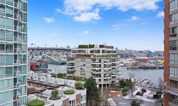 Downtown Vancouver Condo | Penthouse suite w/jacuzzi on Seawall w/views