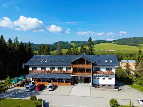 Mutne Hotel | Penzión Zlatny Potok
