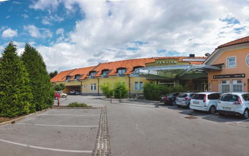 Loce pri Poljcanah Hotel | Penzion Plac ob železnici