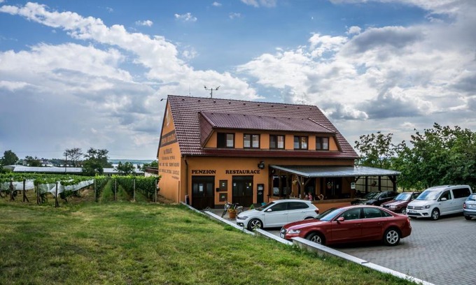 Sakvice House | Penzion s restaurací na Furhaple