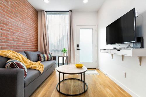 Minor House | Perch - Marion Manor 16