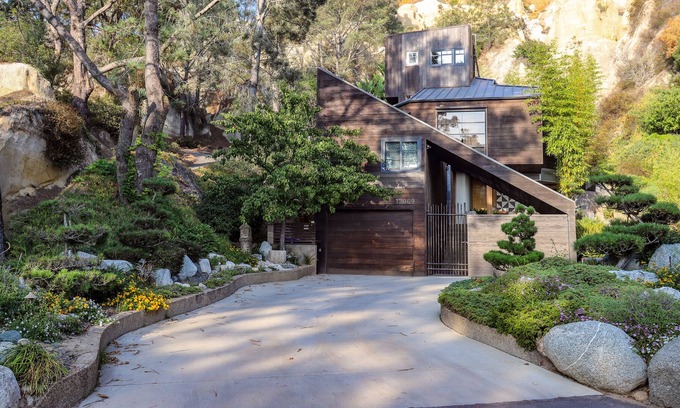 Del Mar Heights House | Peregrine View - Custom Home in Quiet Neighborhood