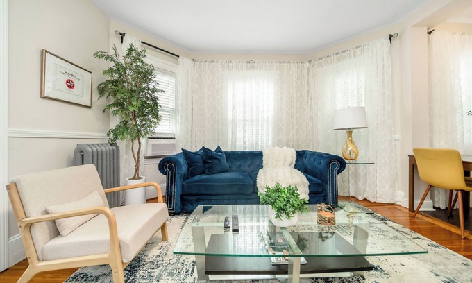 Meeting House Hill House | Perfect for large group 10 beds 4.6 mi to Downtown steps to T 5BD/2Bth