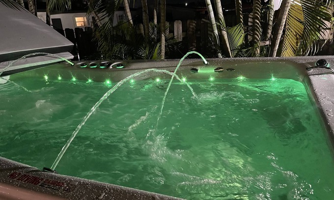 Richmond Heights House | PERFECT FOR SINGLE OR MULTI-FAMILY/GROUP.