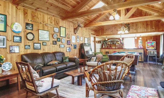 Eagles Mere House | Perfect house for entertaining and minutes from the lake & our historic village