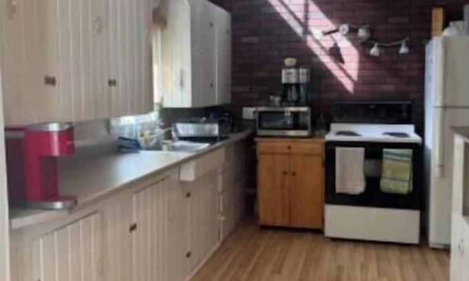 Pointe-du-Chene Cottage | Perfect Parlee Cottage Three Bedrooms Minutes Walk To The Beach Mini Split