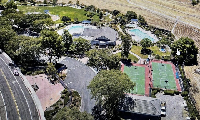 Bay Terraces House | PERFECT TOWNHOME - 3 BED / 2 BATHS- VERY QUIET/ COMMUNITY POOL